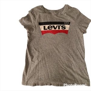 Levi’s tee